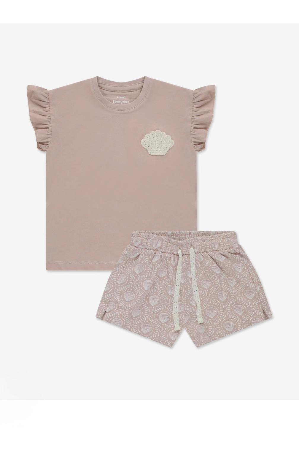 סט חולצה ומכנסיים קצרים