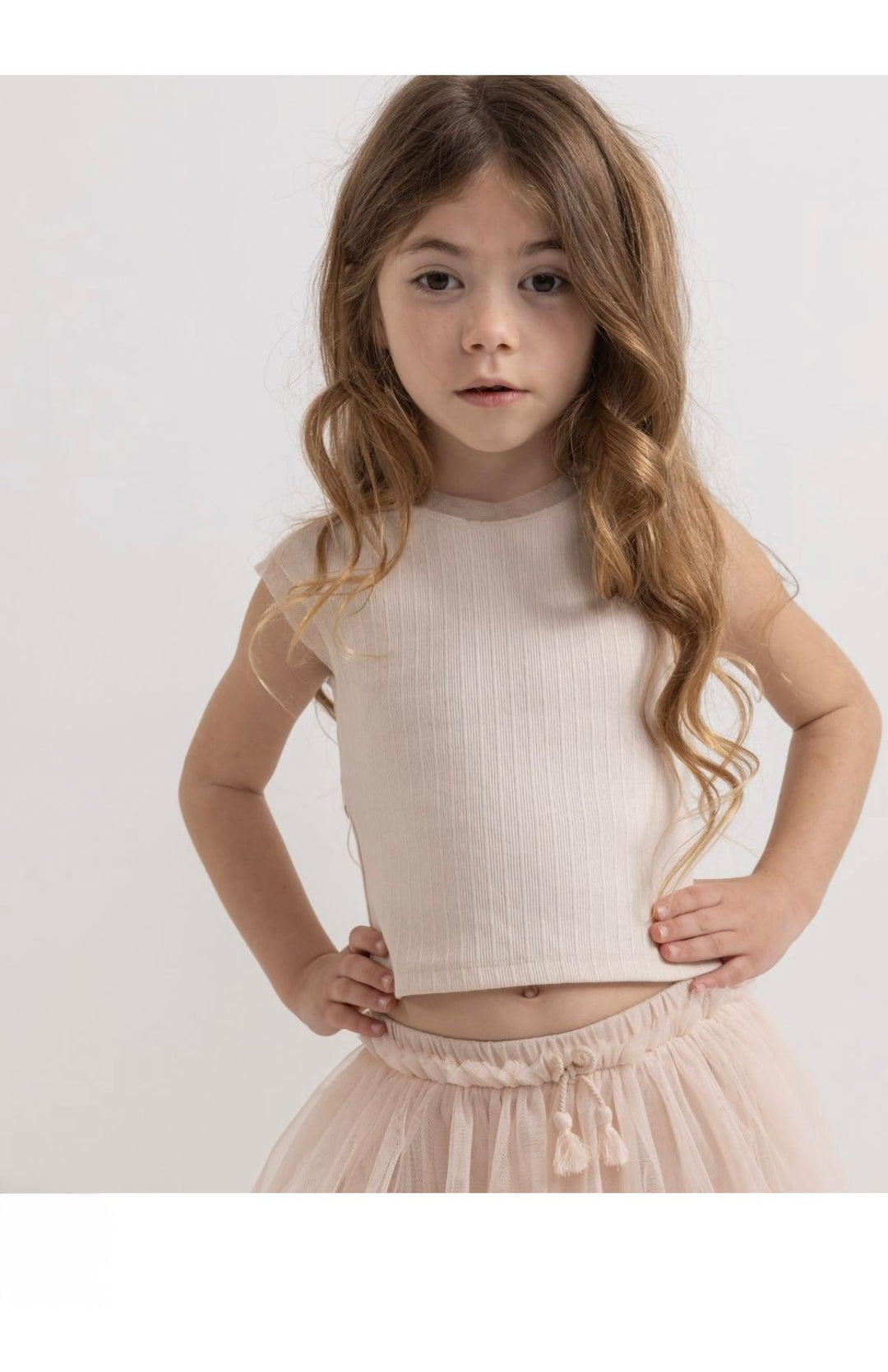 חולצת טי עם גב פתוח וקשירת פפיון